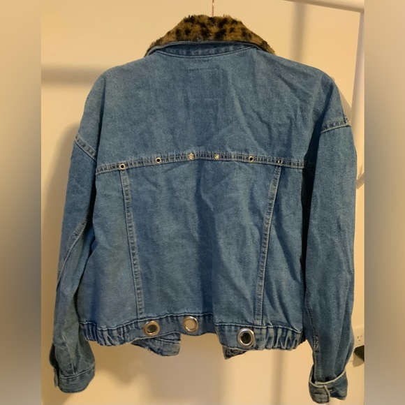 ZARA Denim Jacket With Faux Fur Cheetah Print Collar - Picture 3 of 6